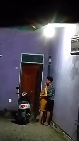 Ngintip tetangga masih esmp mesum di depan rumah